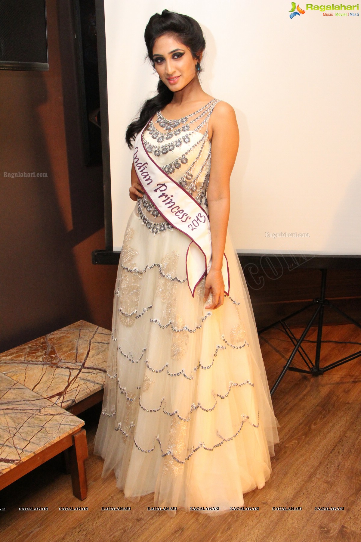 Miss Universal Princess 2013 Curtain Raiser