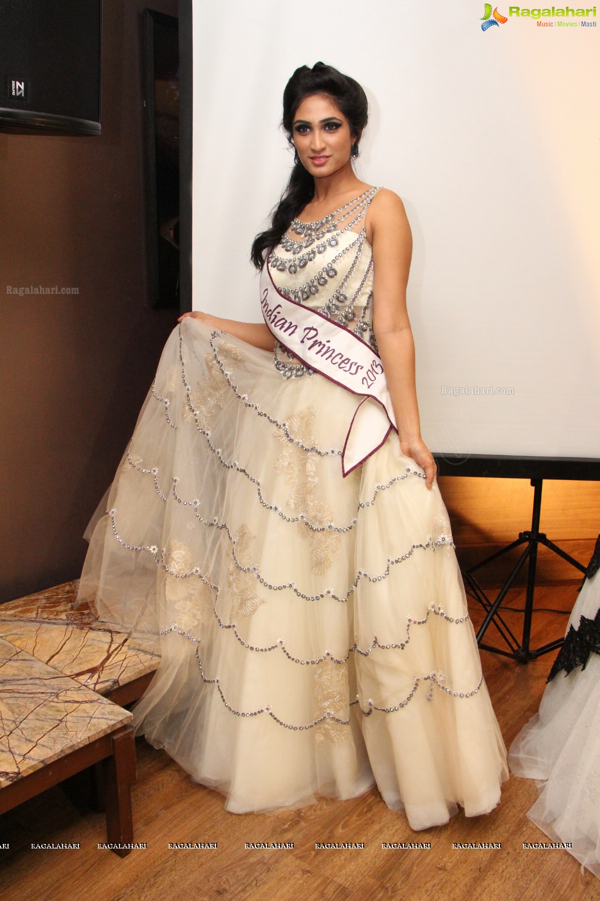 Miss Universal Princess 2013 Curtain Raiser