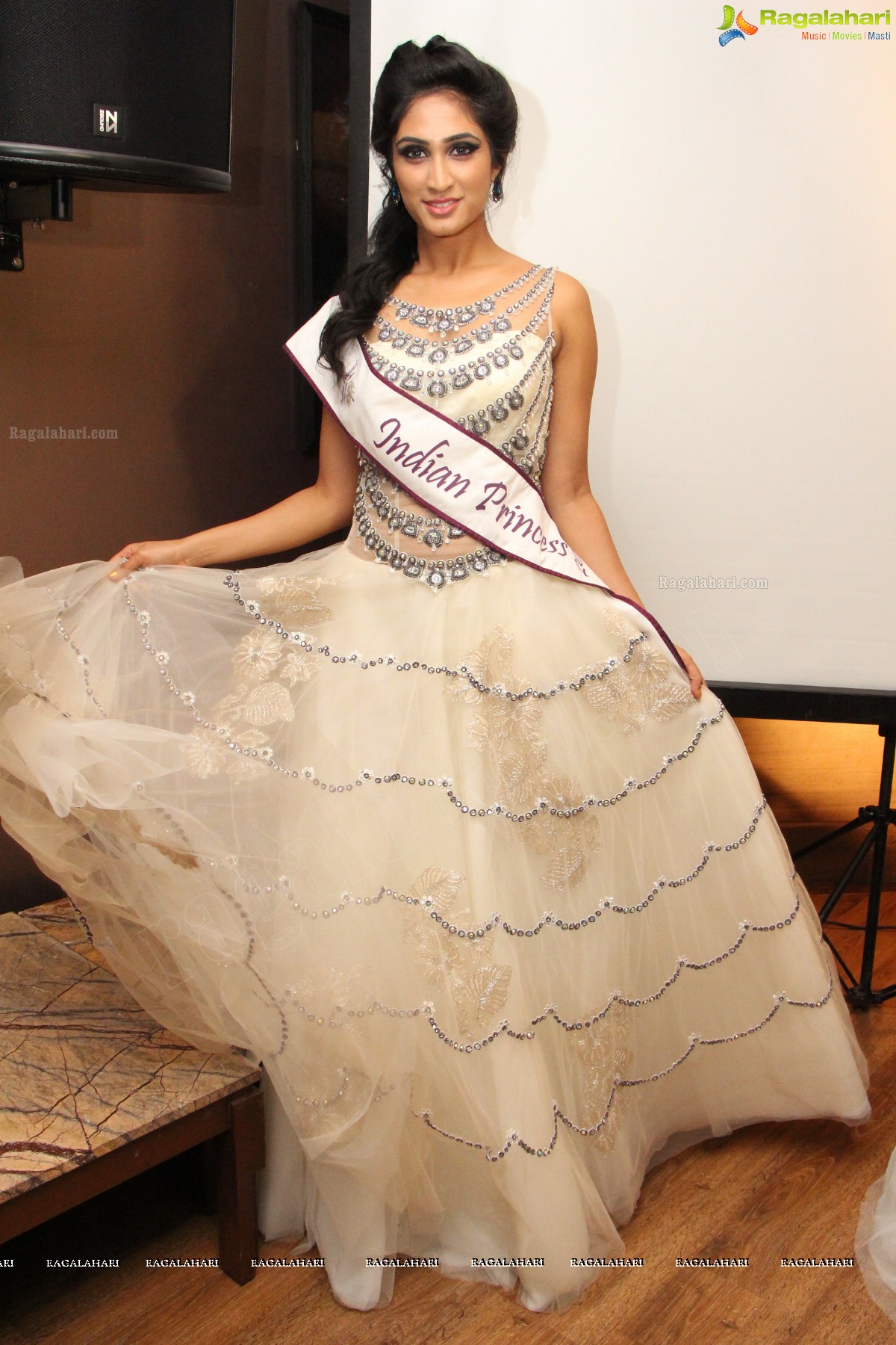 Miss Universal Princess 2013 Curtain Raiser