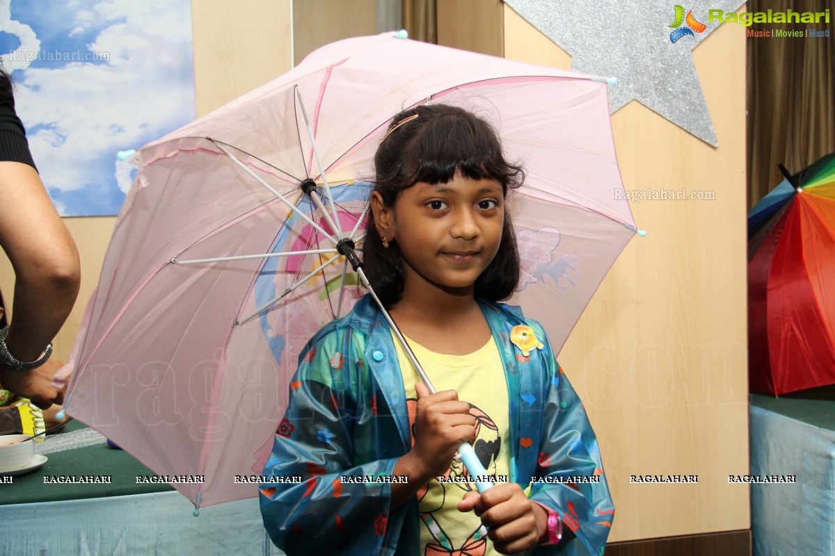 Monsoon Theme by Mom Kiddos Club, Hyderabad | Hosts: Neha and Anita