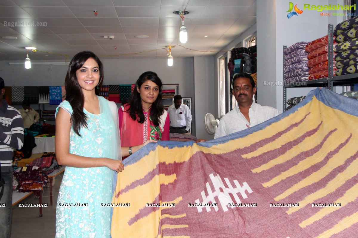 Ritu Varma inaugurates Pochampally IKAT Mela