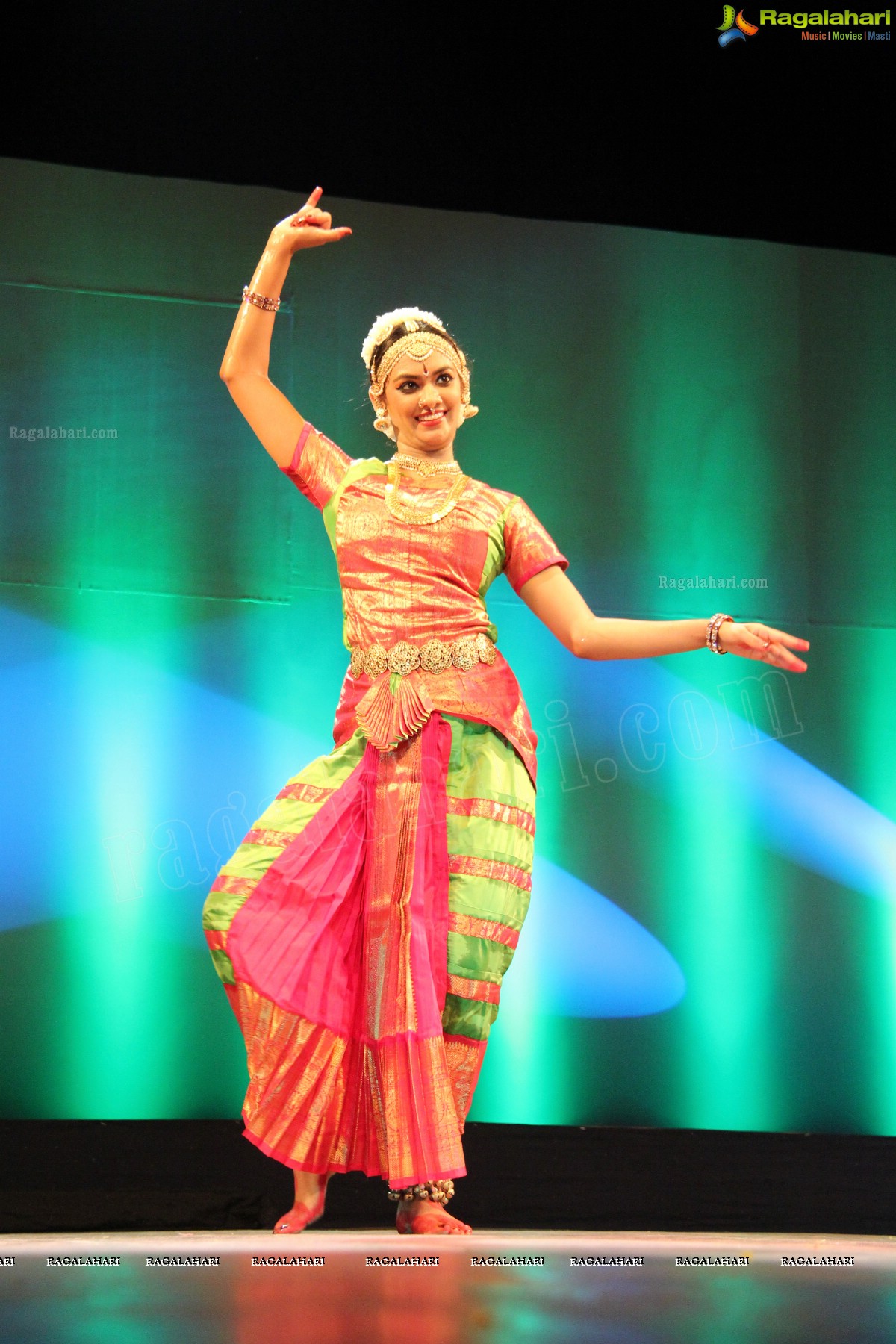 Kuchipudi Rangapravesam performance by Sahithi Reddy