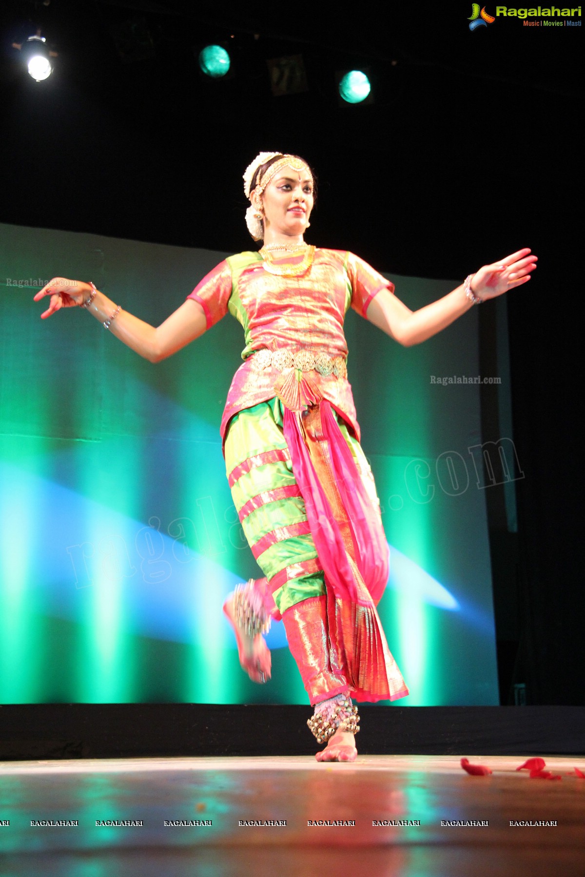 Kuchipudi Rangapravesam performance by Sahithi Reddy