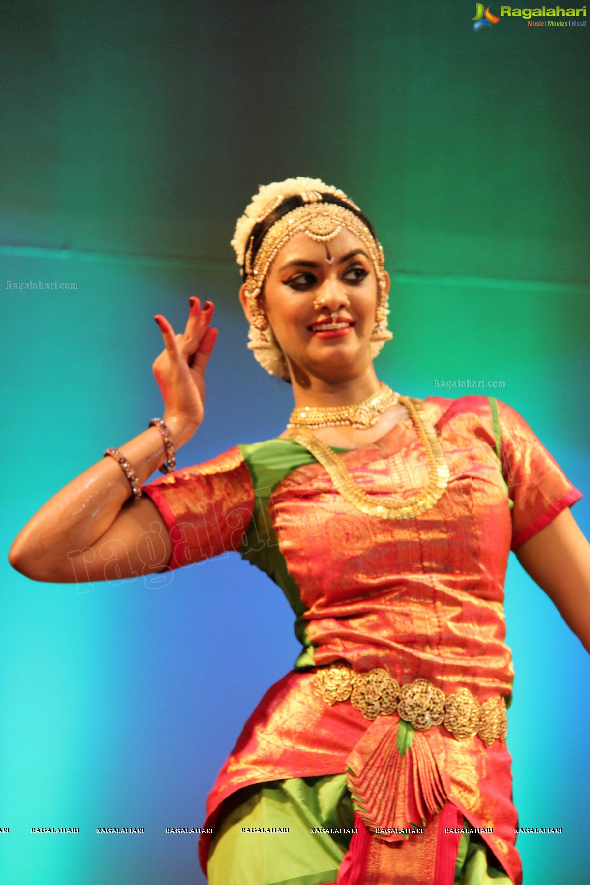 Kuchipudi Rangapravesam performance by Sahithi Reddy