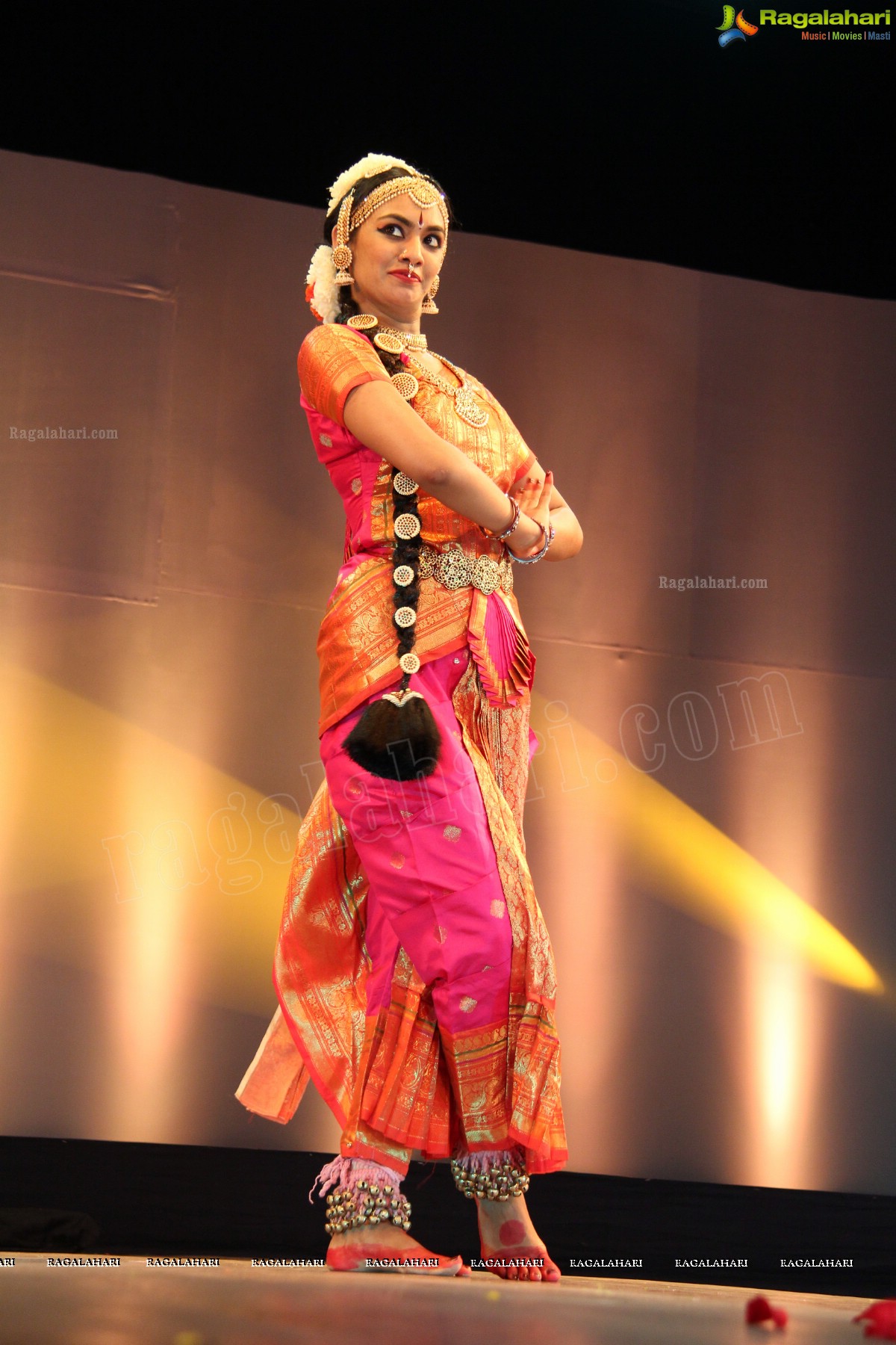 Kuchipudi Rangapravesam performance by Sahithi Reddy