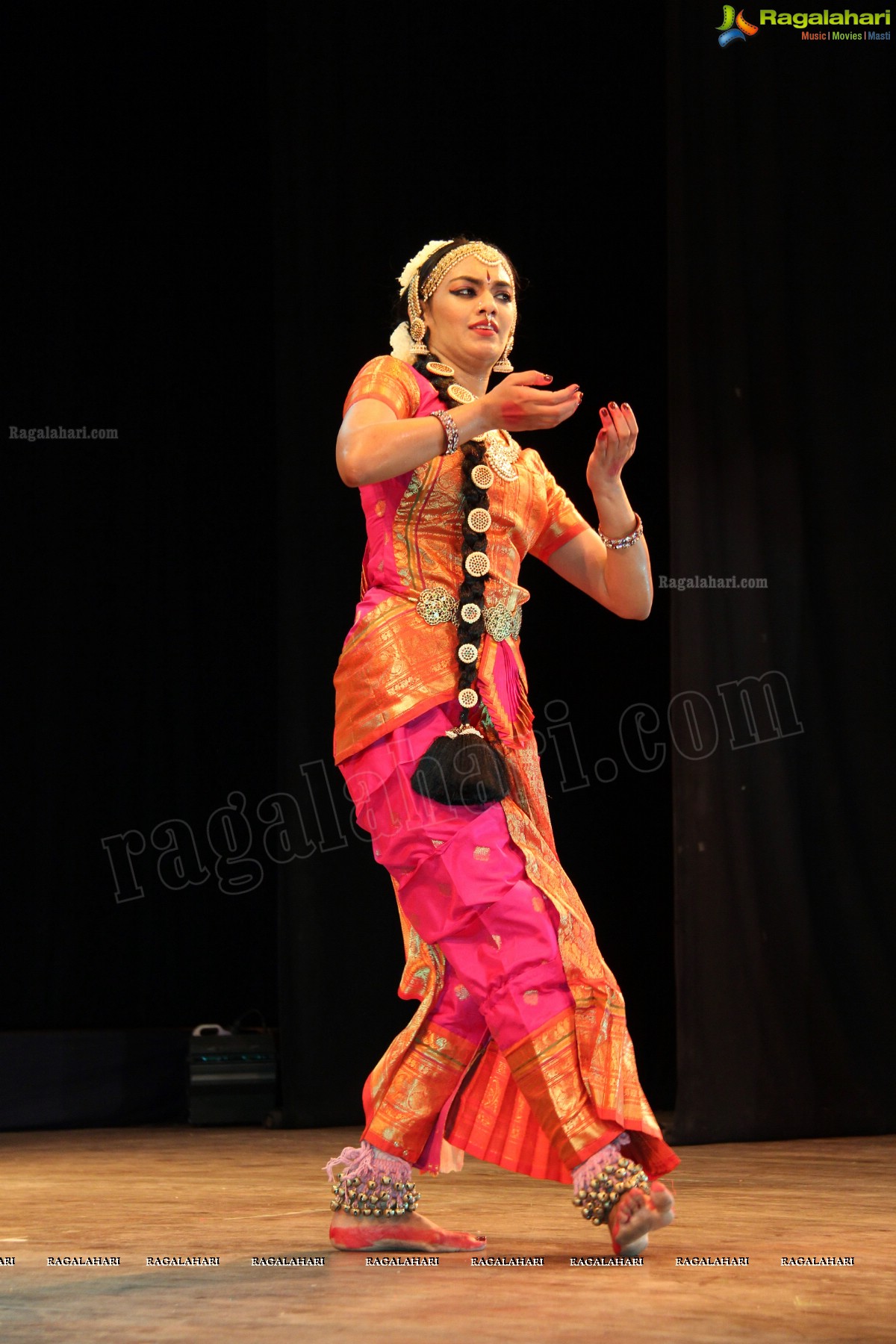 Kuchipudi Rangapravesam performance by Sahithi Reddy