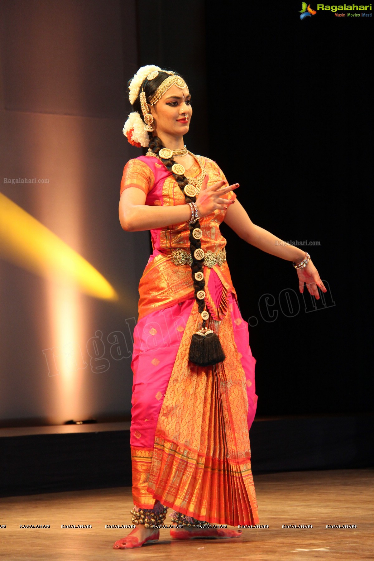 Kuchipudi Rangapravesam performance by Sahithi Reddy