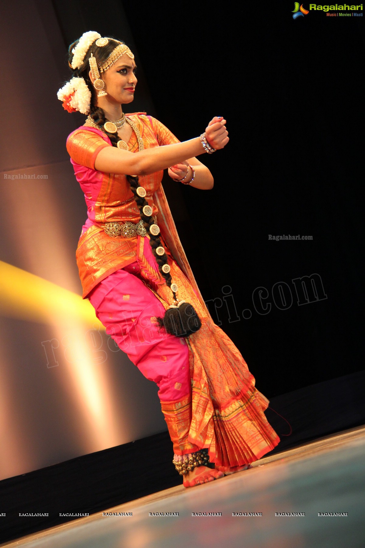 Kuchipudi Rangapravesam performance by Sahithi Reddy