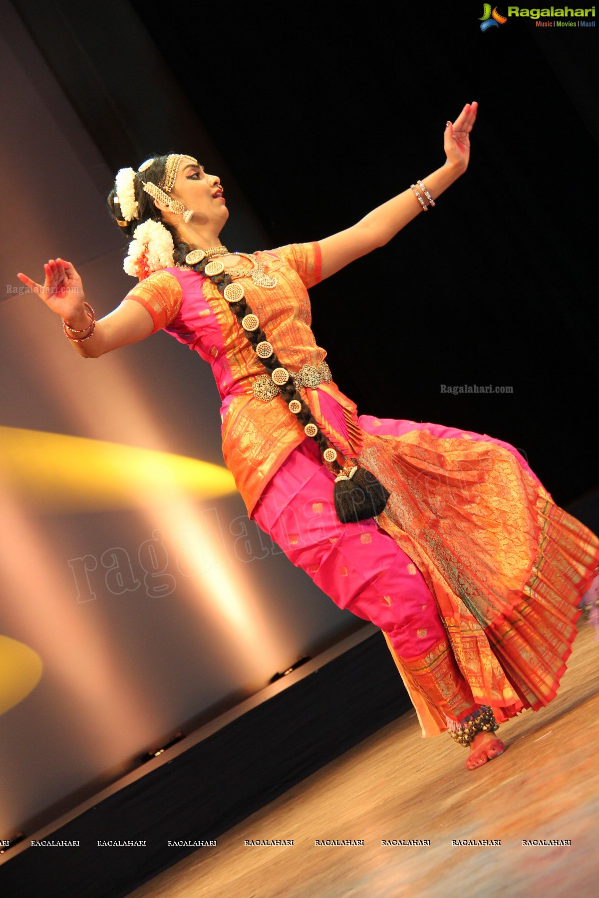 Kuchipudi Rangapravesam performance by Sahithi Reddy