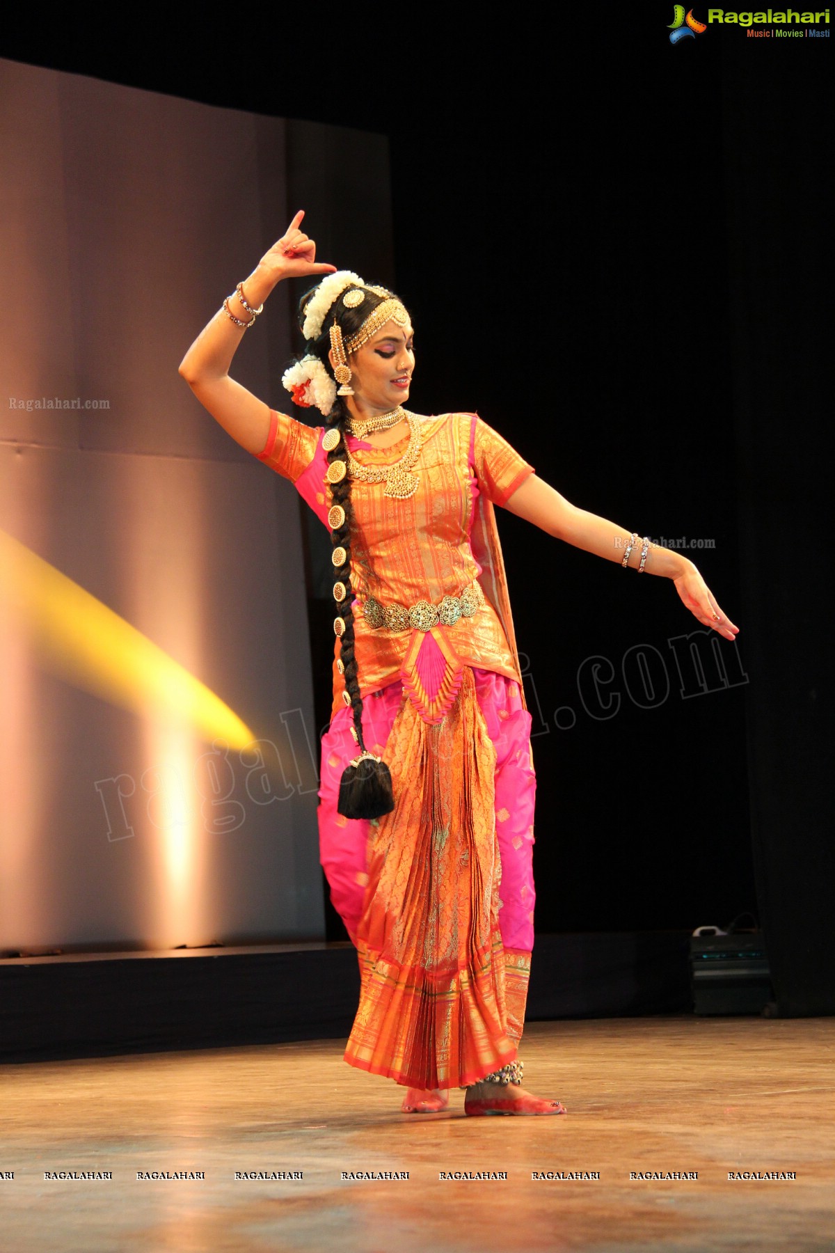 Kuchipudi Rangapravesam performance by Sahithi Reddy