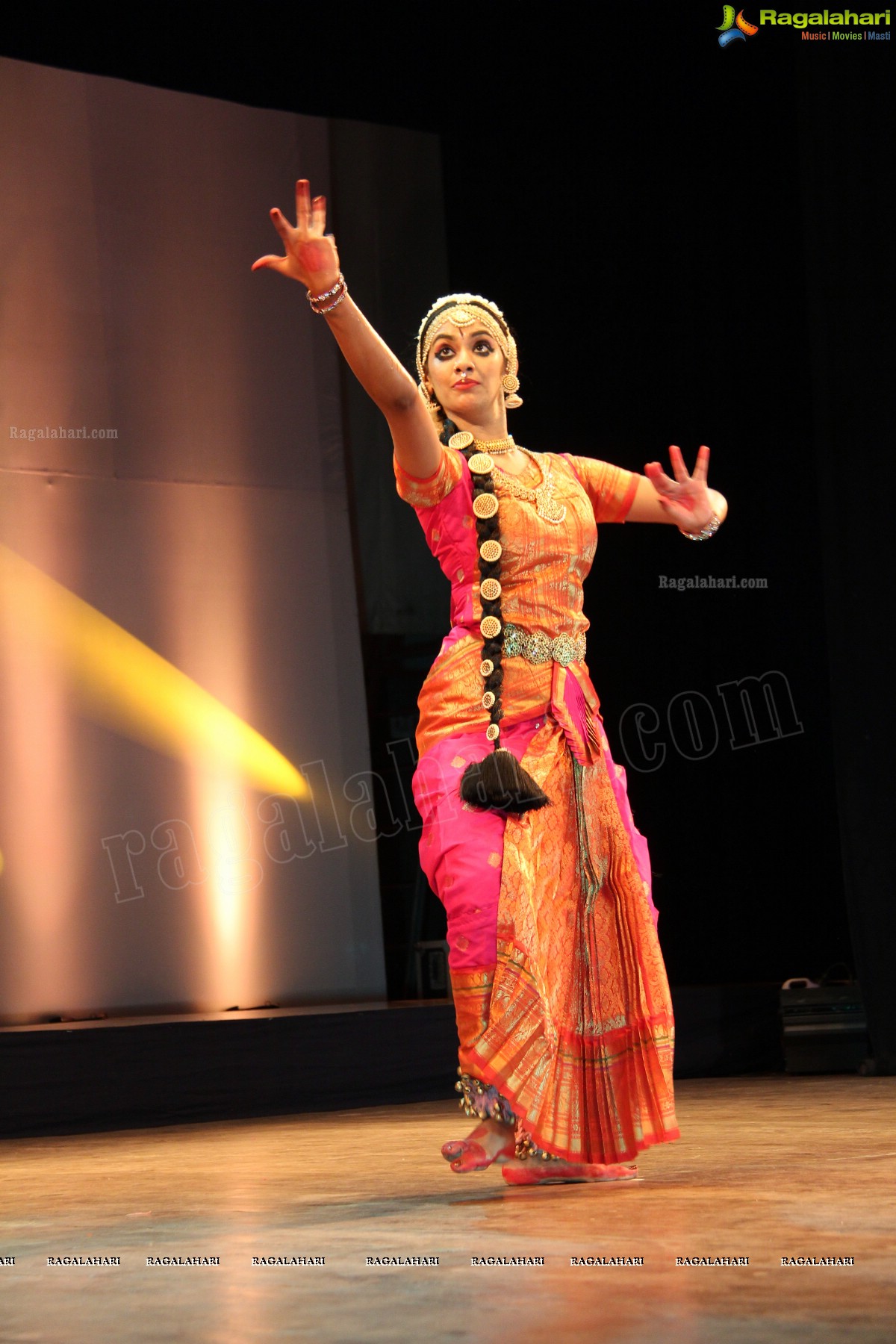 Kuchipudi Rangapravesam performance by Sahithi Reddy