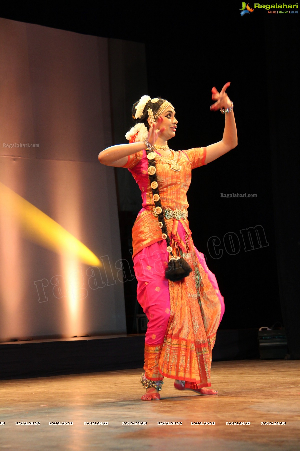 Kuchipudi Rangapravesam performance by Sahithi Reddy