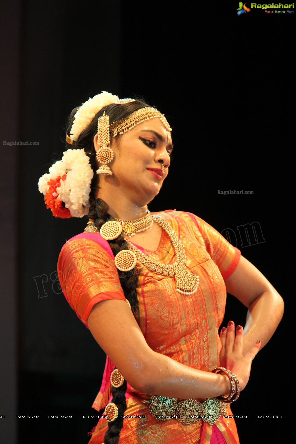 Kuchipudi Rangapravesam performance by Sahithi Reddy