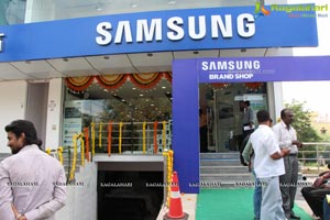Priyanka Rao launches Samsung Digital Plaza