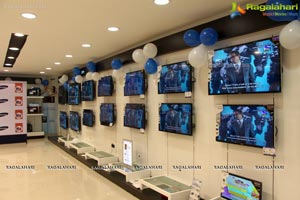 Priyanka Rao launches Samsung Digital Plaza