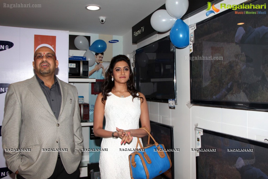 Priyanka Rao launch Samsung Digital Plaza at Kompally