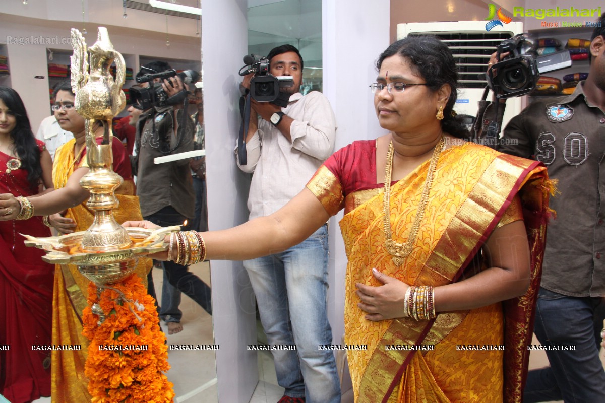 Madhavi Latha inaugurates Shree Parinayaa Exclusive Sarees and Suits Showroom