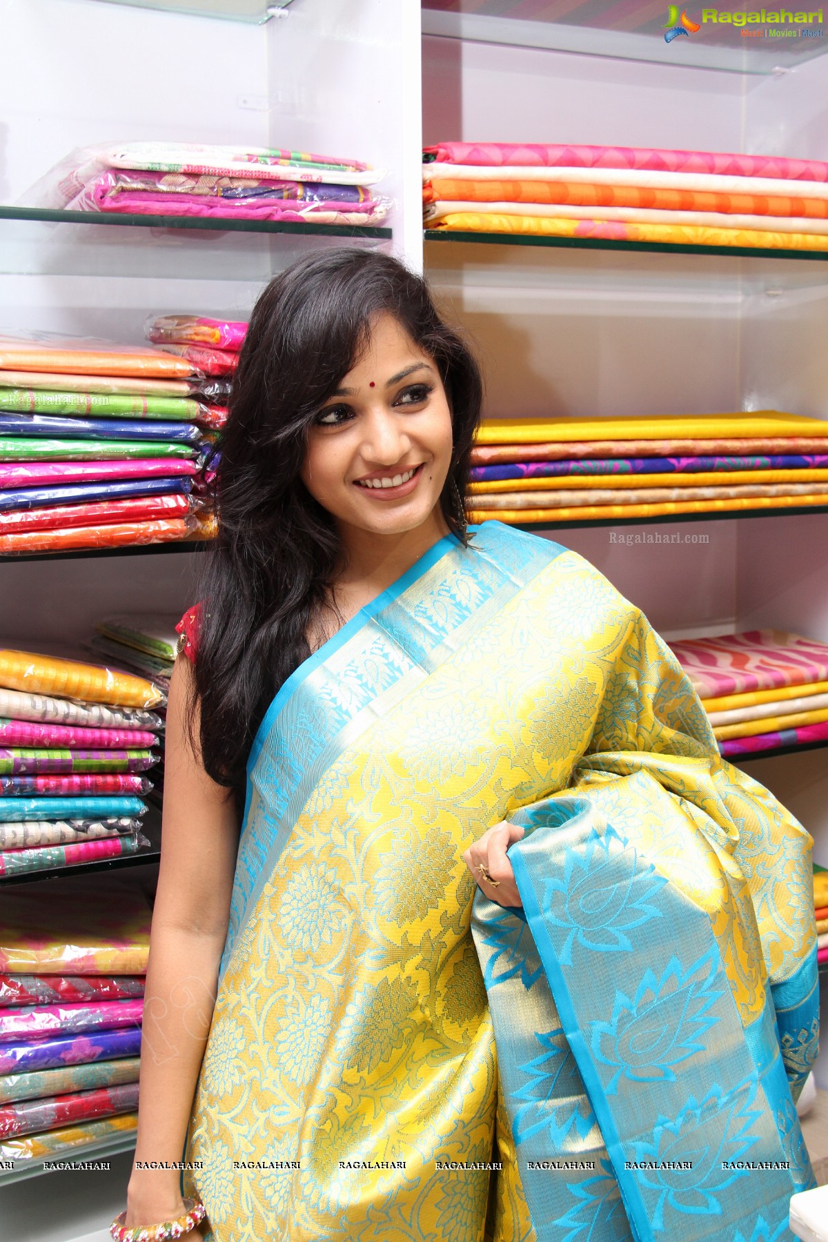 Madhavi Latha inaugurates Shree Parinayaa Exclusive Sarees and Suits Showroom