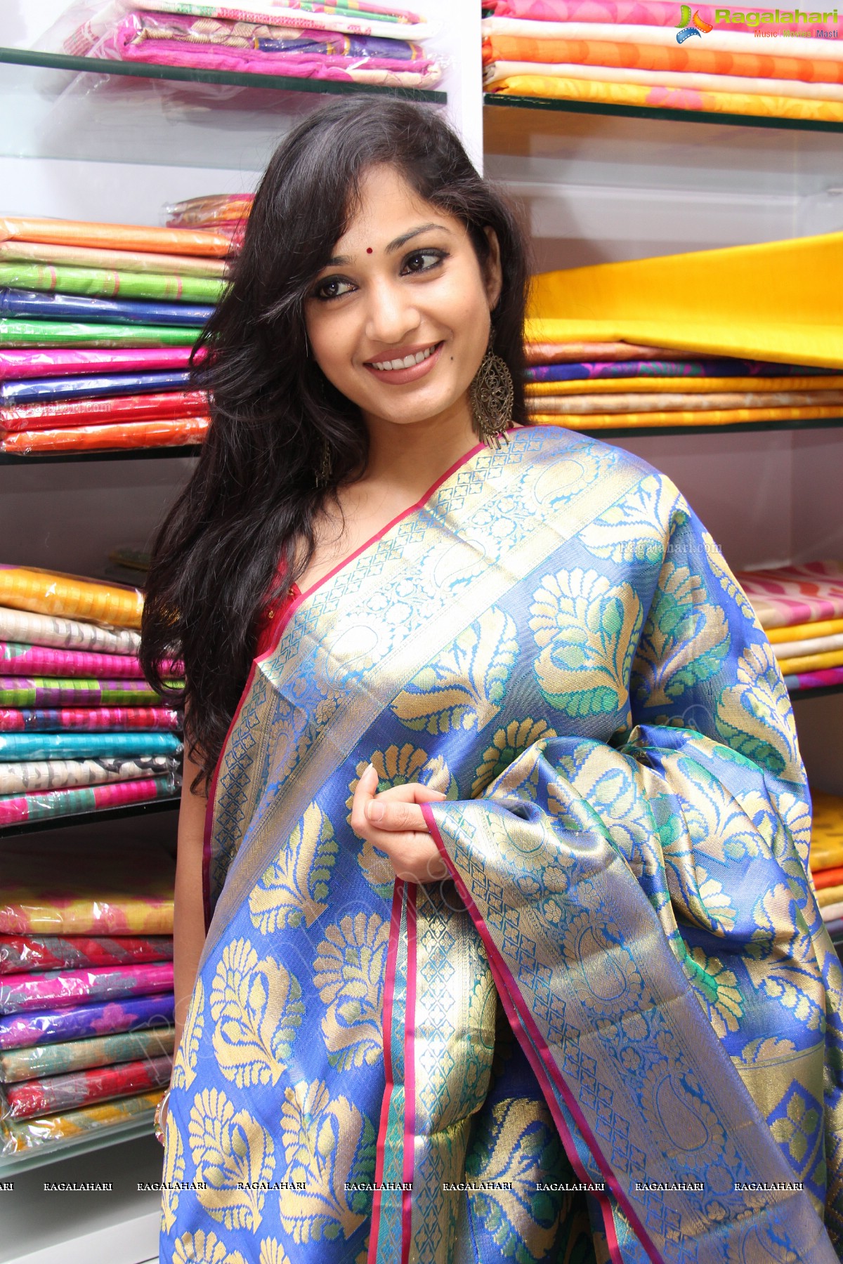 Madhavi Latha inaugurates Shree Parinayaa Exclusive Sarees and Suits Showroom