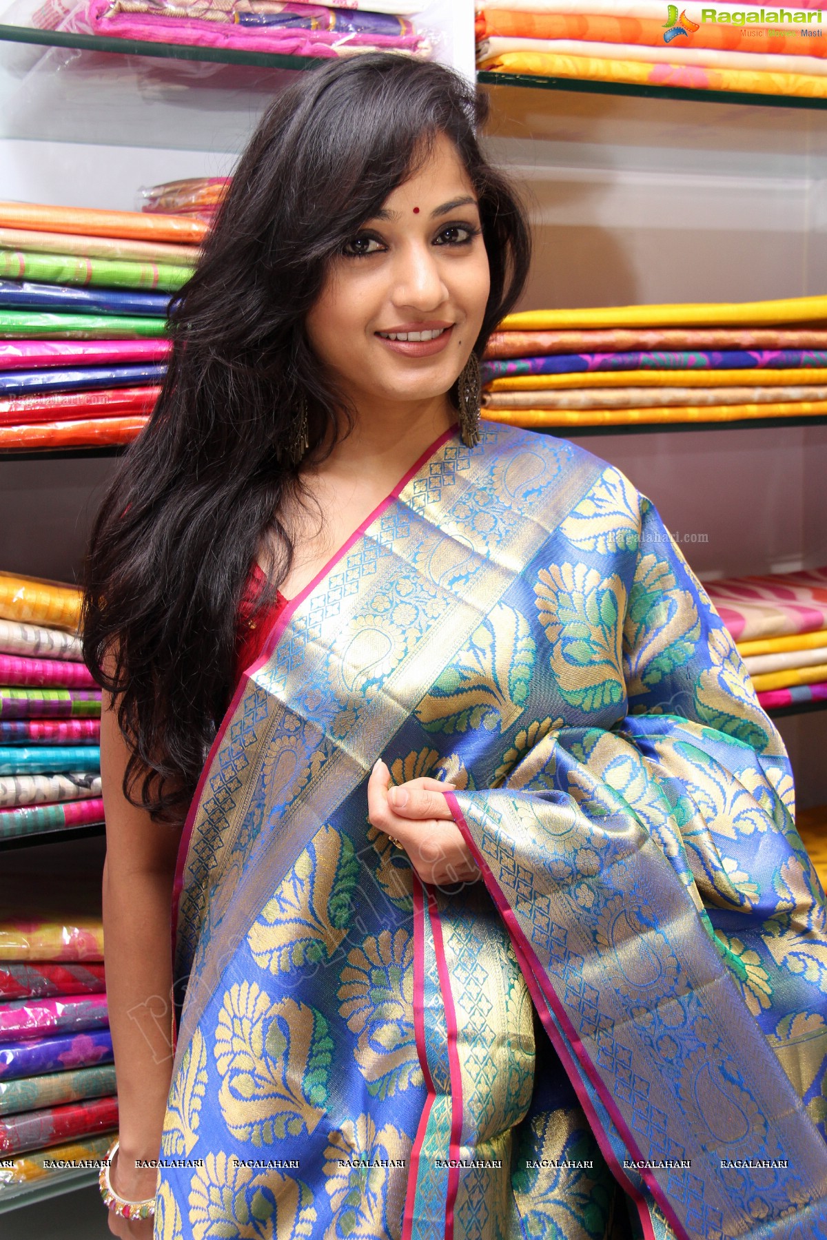 Madhavi Latha inaugurates Shree Parinayaa Exclusive Sarees and Suits Showroom