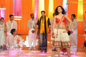 Loukyam Hamsanandini Item Song