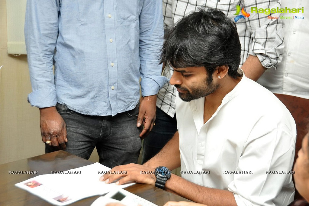 Sai Dharam Tej and Pawan Kalyan Fans Donated Stretchers To Gandhi Hospital