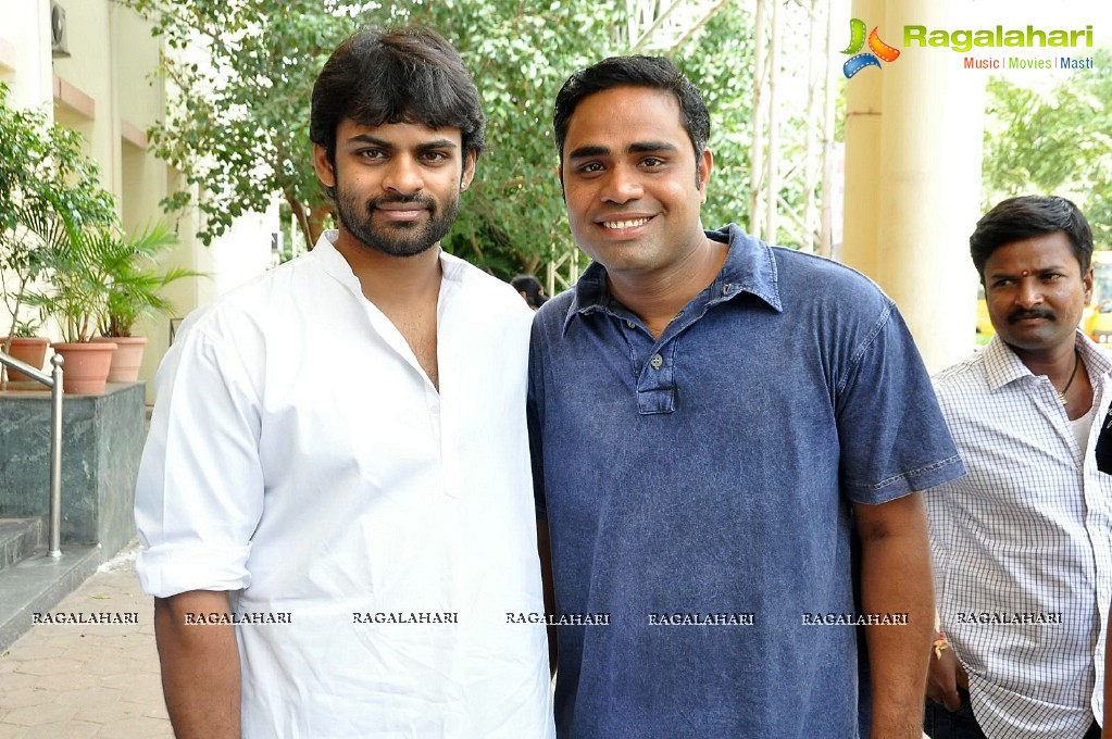 Sai Dharam Tej and Pawan Kalyan Fans Donated Stretchers To Gandhi Hospital