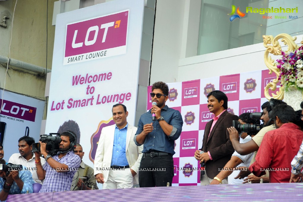 Allu Arjun launches Lot Mobiles 100th Store in Hyderabad