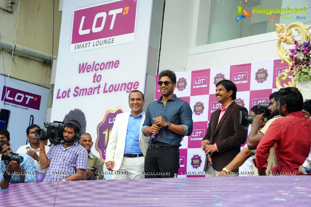 Allu Arjun launches Lot Mobiles 100th Store in Hyderabad