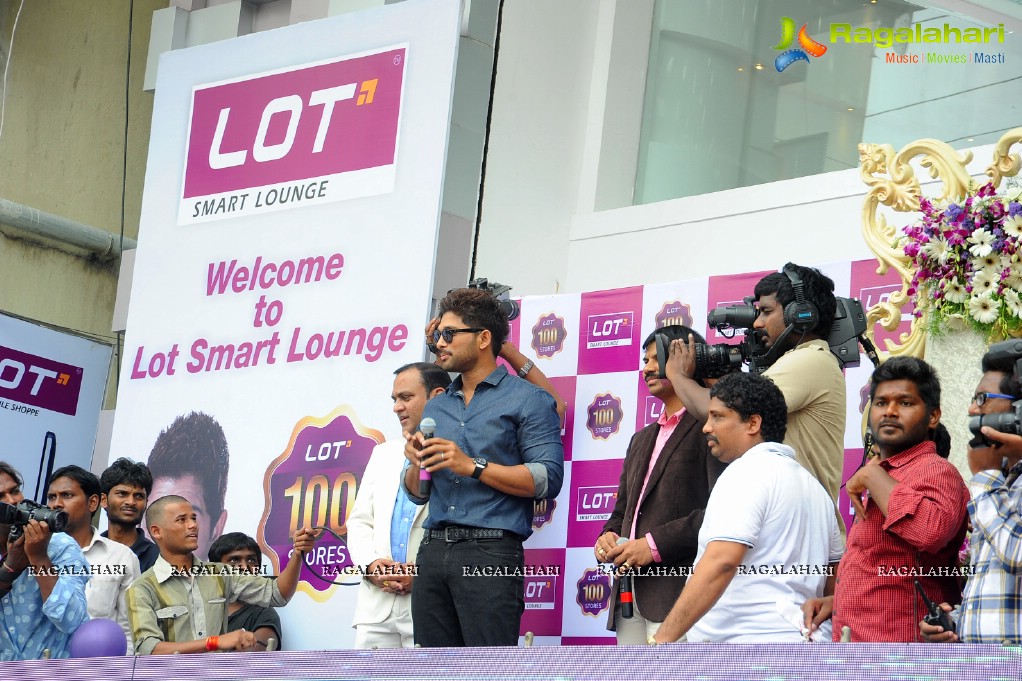 Allu Arjun launches Lot Mobiles 100th Store in Hyderabad