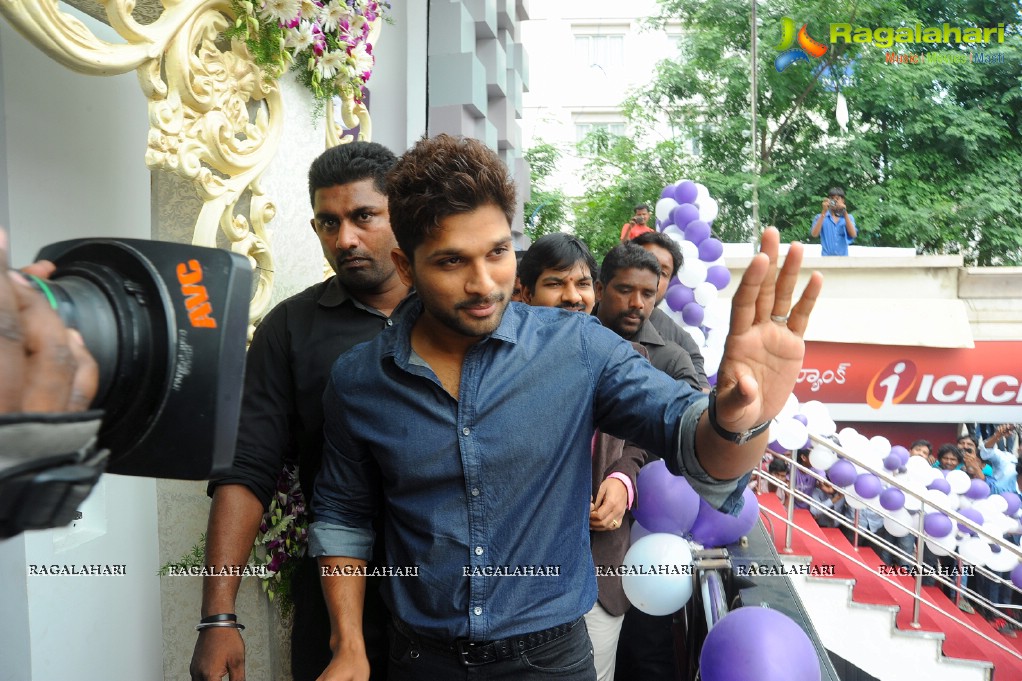 Allu Arjun launches Lot Mobiles 100th Store in Hyderabad