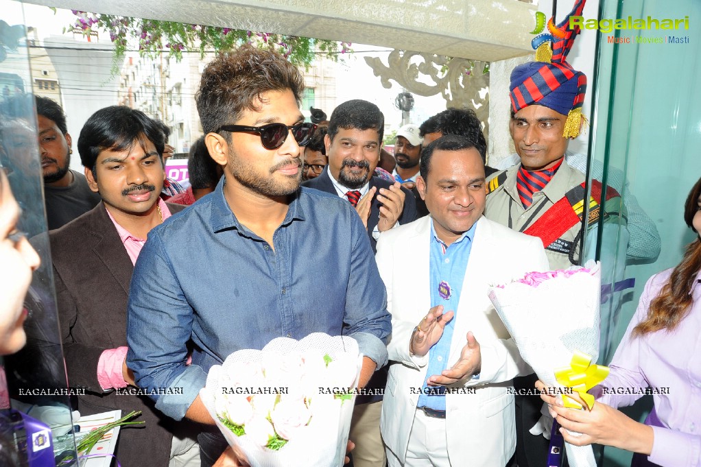 Allu Arjun launches Lot Mobiles 100th Store in Hyderabad