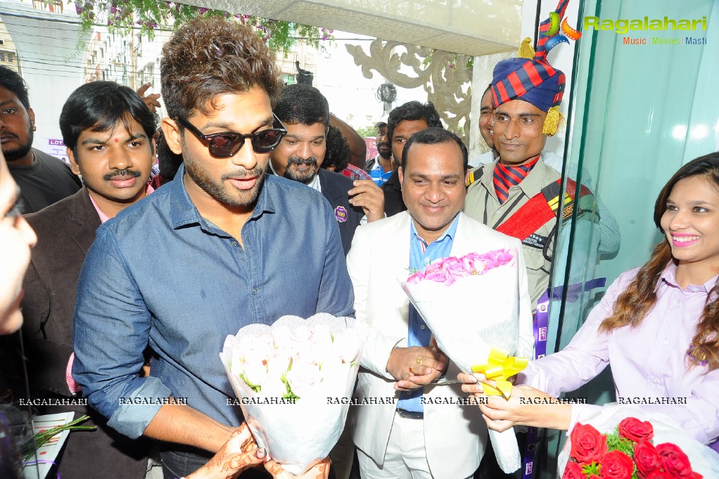 Allu Arjun launches Lot Mobiles 100th Store in Hyderabad