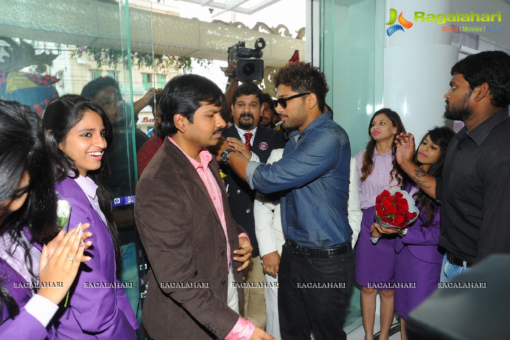 Allu Arjun launches Lot Mobiles 100th Store in Hyderabad