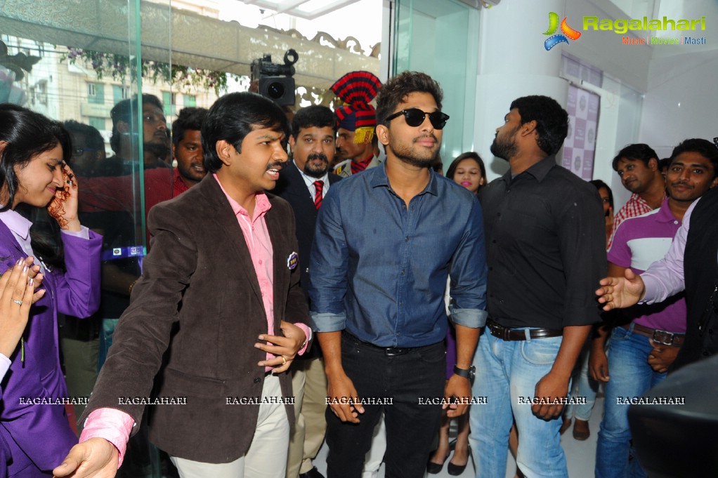 Allu Arjun launches Lot Mobiles 100th Store in Hyderabad