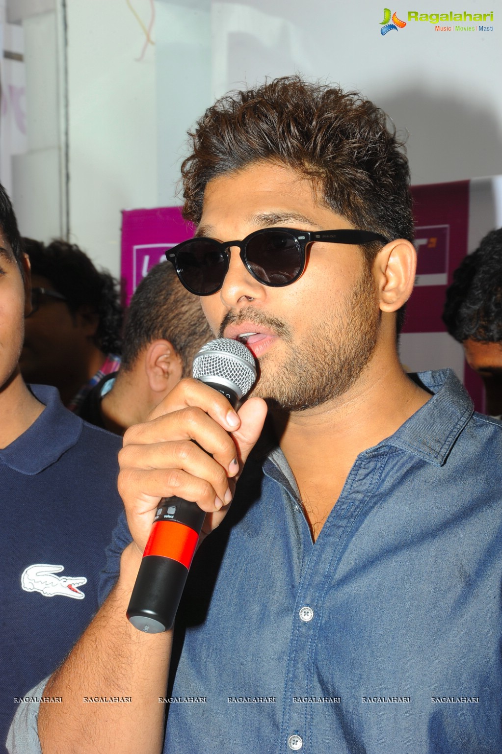 Allu Arjun launches Lot Mobiles 100th Store in Hyderabad