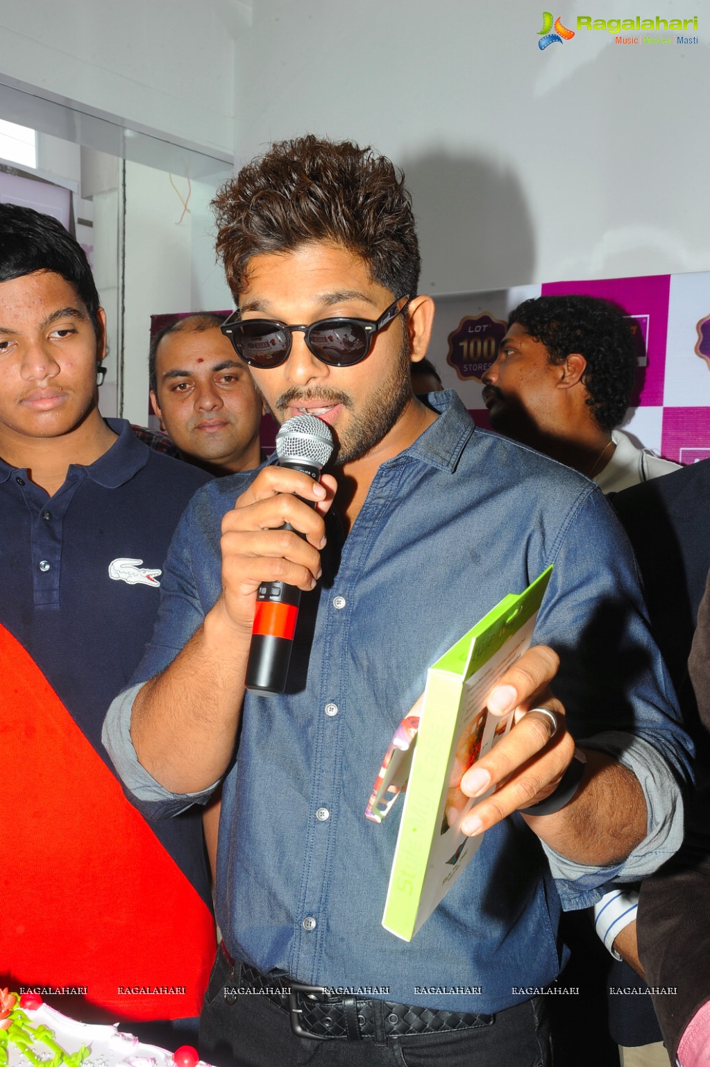 Allu Arjun launches Lot Mobiles 100th Store in Hyderabad