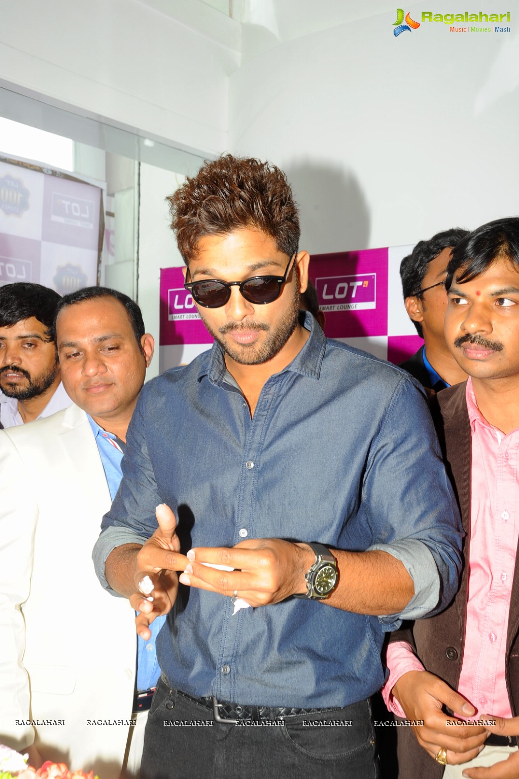 Allu Arjun launches Lot Mobiles 100th Store in Hyderabad