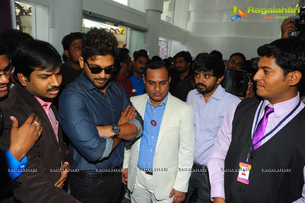 Allu Arjun launches Lot Mobiles 100th Store in Hyderabad