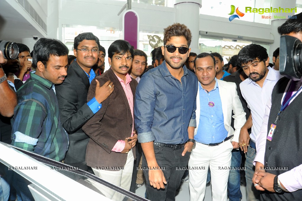 Allu Arjun launches Lot Mobiles 100th Store in Hyderabad