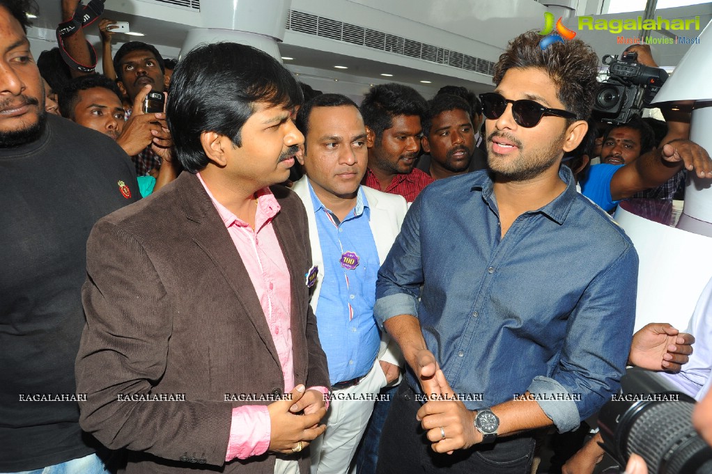 Allu Arjun launches Lot Mobiles 100th Store in Hyderabad