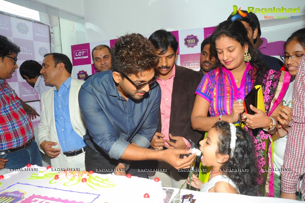 Allu Arjun launches Lot Mobiles 100th Store in Hyderabad