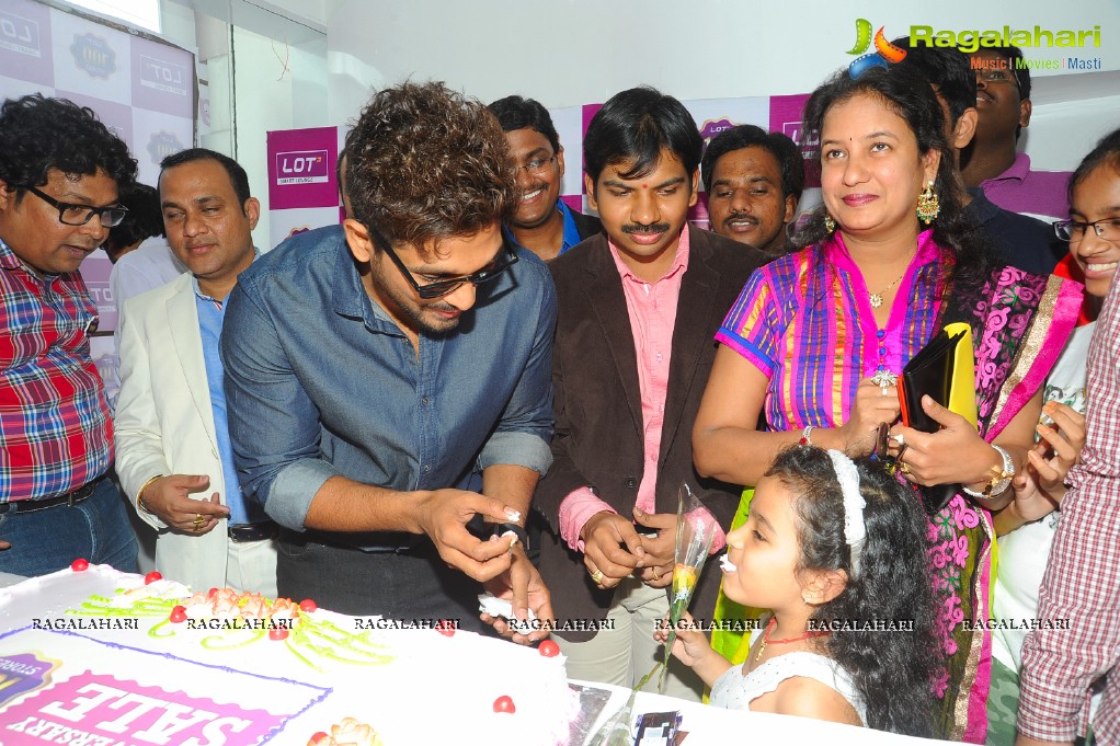 Allu Arjun launches Lot Mobiles 100th Store in Hyderabad