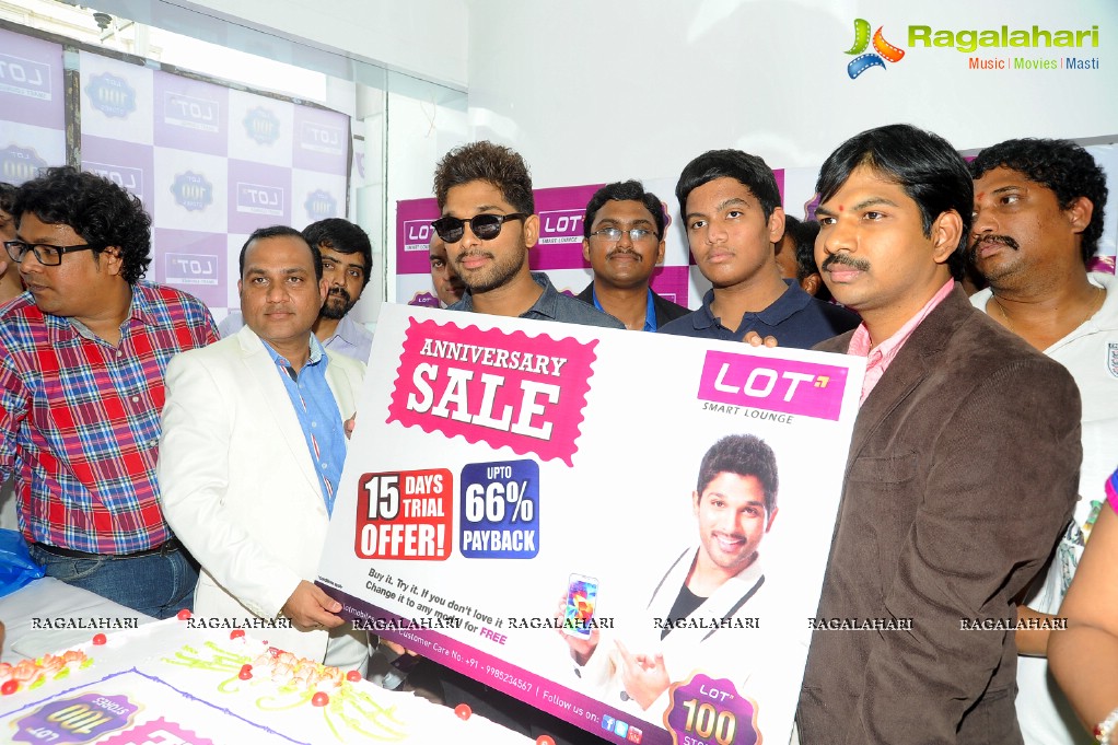 Allu Arjun launches Lot Mobiles 100th Store in Hyderabad