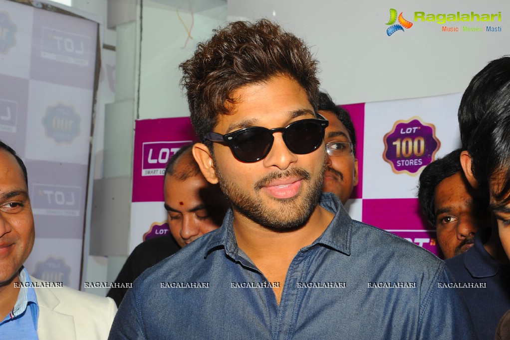 Allu Arjun launches Lot Mobiles 100th Store in Hyderabad