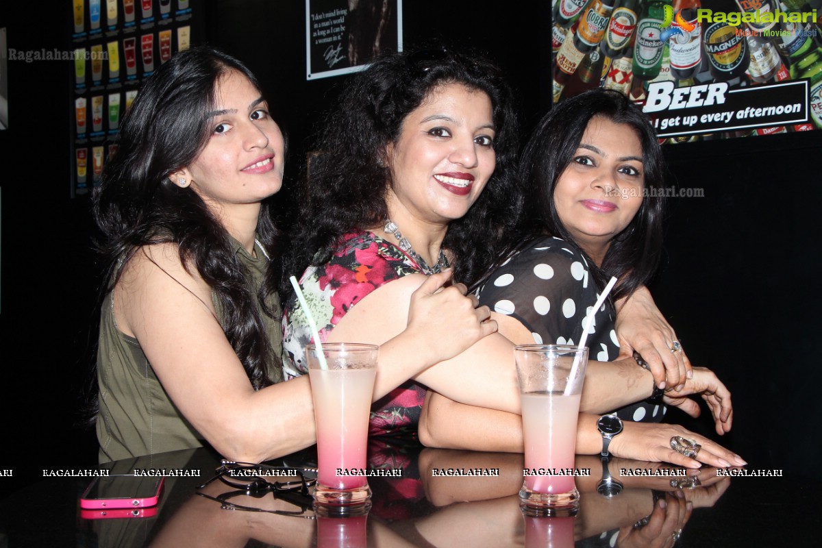 Charmers Day Party at Tap Lounge, Hyderabad (Sep. 2, 2014)