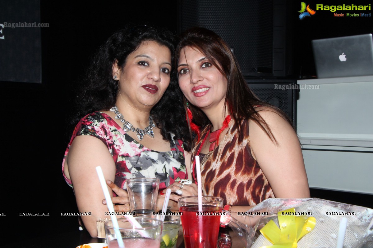 Charmers Day Party at Tap Lounge, Hyderabad (Sep. 2, 2014)