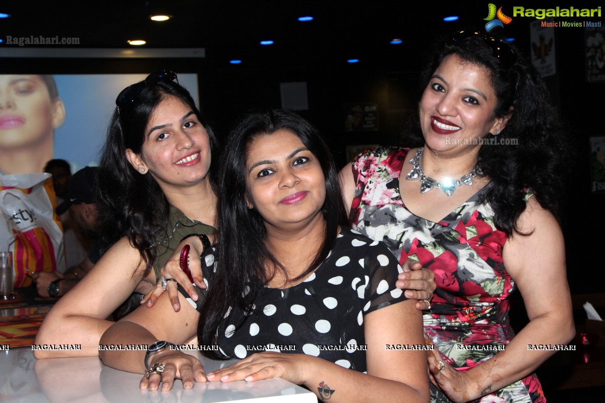 Charmers Day Party at Tap Lounge, Hyderabad (Sep. 2, 2014)
