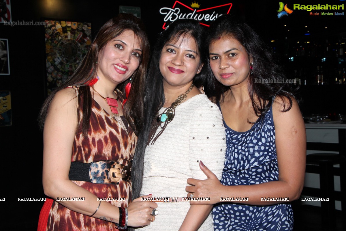 Charmers Day Party at Tap Lounge, Hyderabad (Sep. 2, 2014)