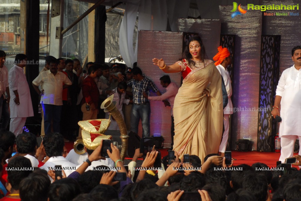 Bolly Celebs at Dahi Handi 2014 Celebrations of MNS leader Ram Kadam